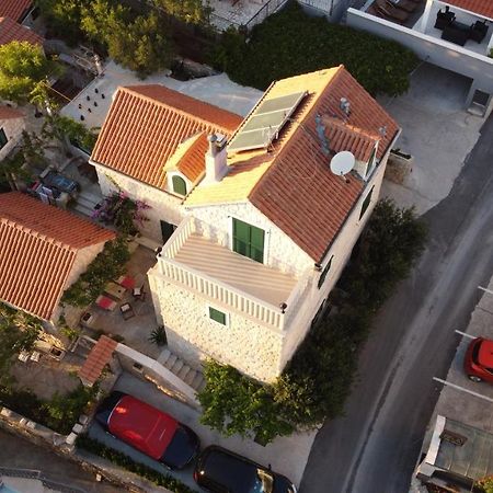 Apartments Larsen Omiš Esterno foto
