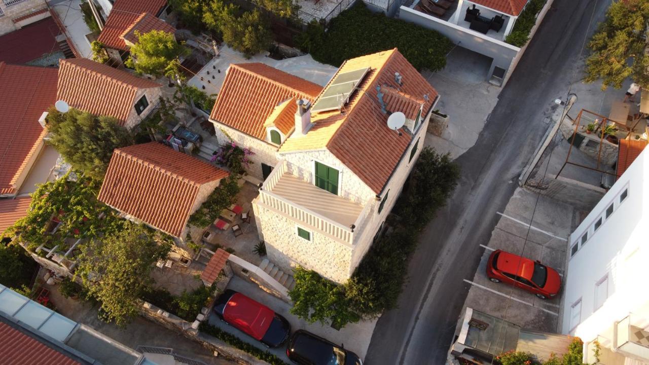 Apartments Larsen Omiš Esterno foto
