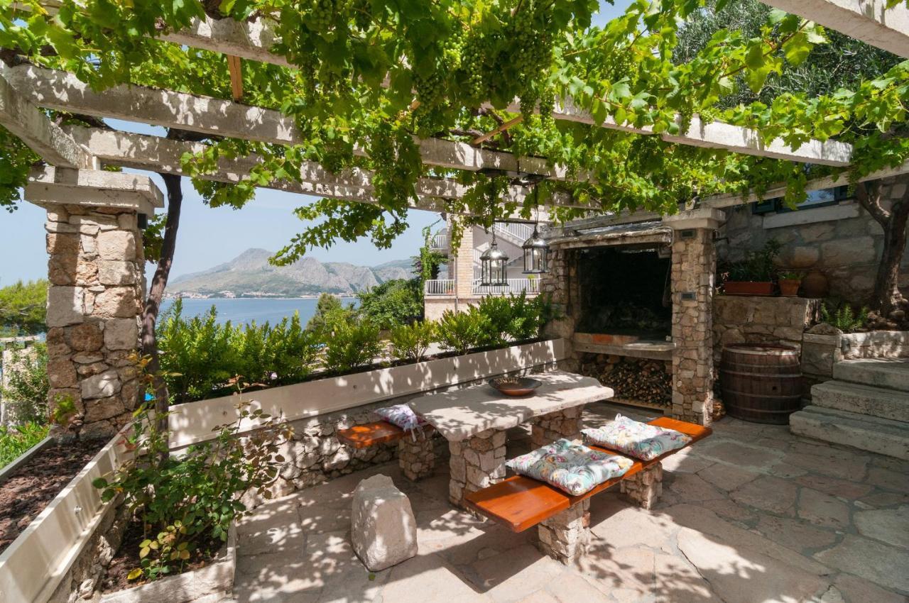 Apartments Larsen Omiš Esterno foto