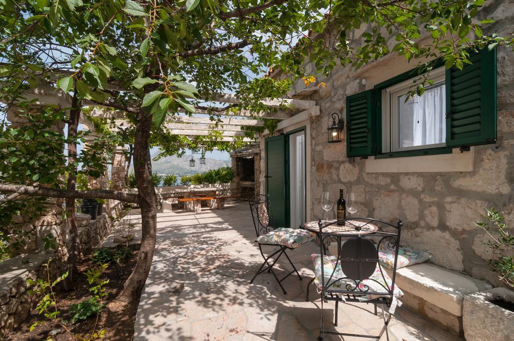 Apartments Larsen Omiš Esterno foto