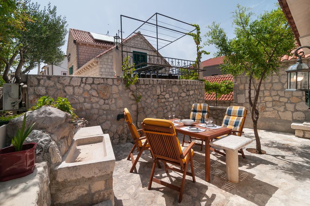 Apartments Larsen Omiš Esterno foto