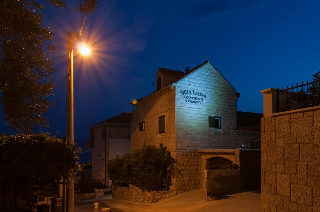 Apartments Larsen Omiš Esterno foto
