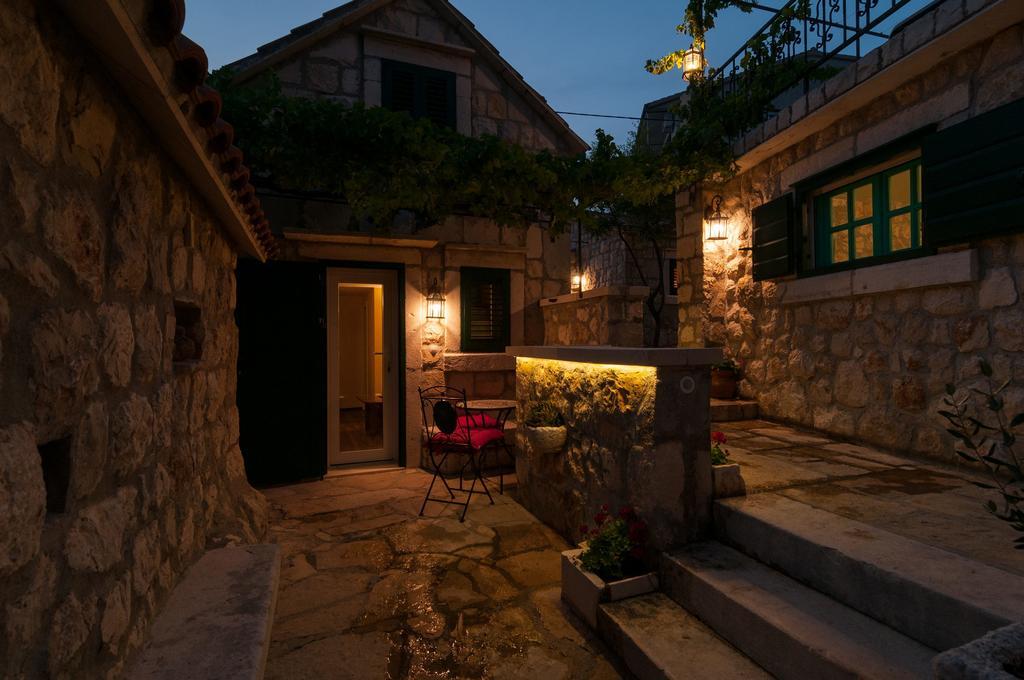 Apartments Larsen Omiš Esterno foto