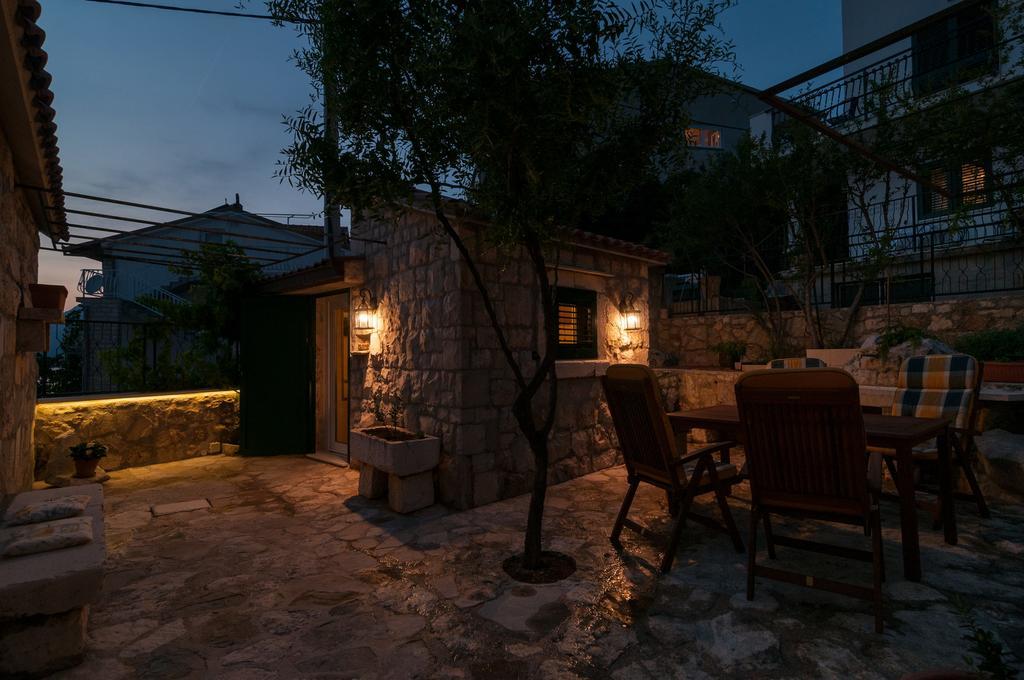 Apartments Larsen Omiš Esterno foto
