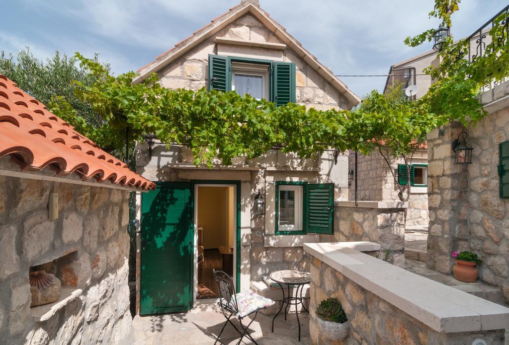 Apartments Larsen Omiš Esterno foto