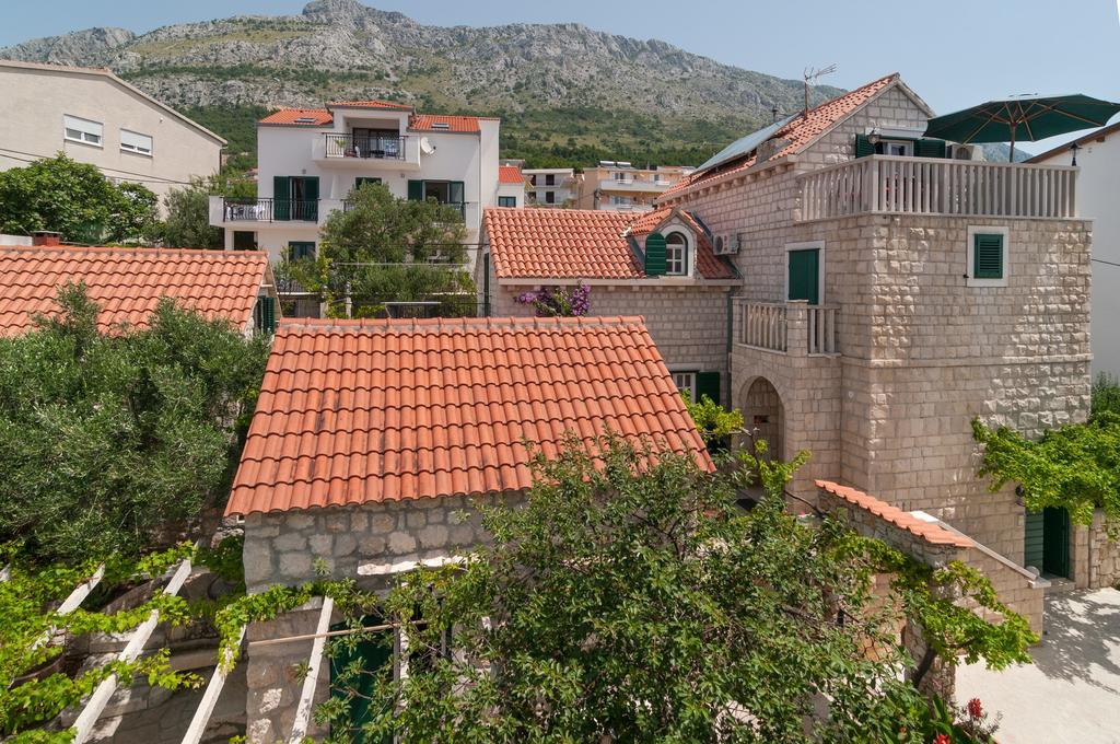 Apartments Larsen Omiš Esterno foto