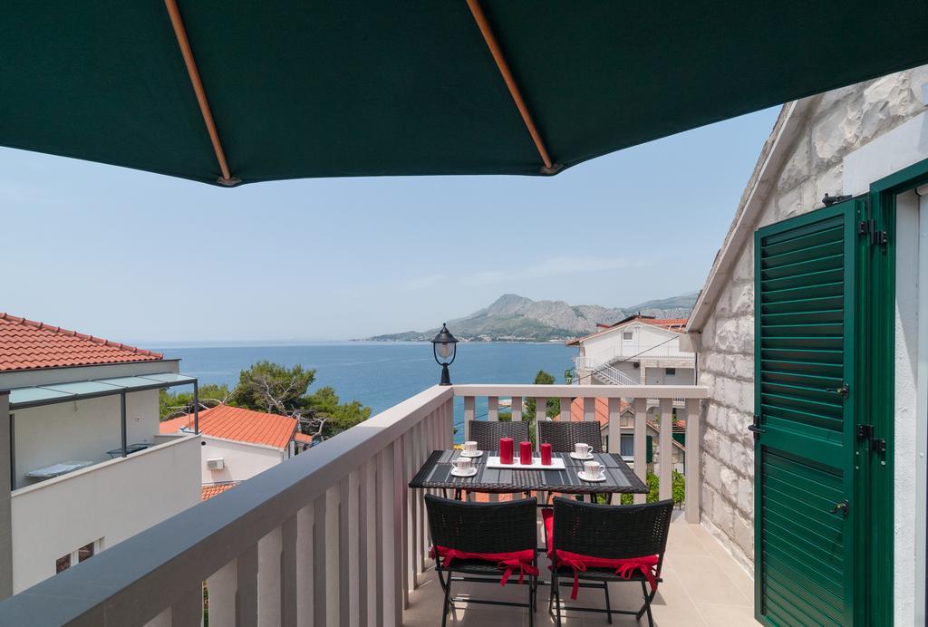 Apartments Larsen Omiš Esterno foto