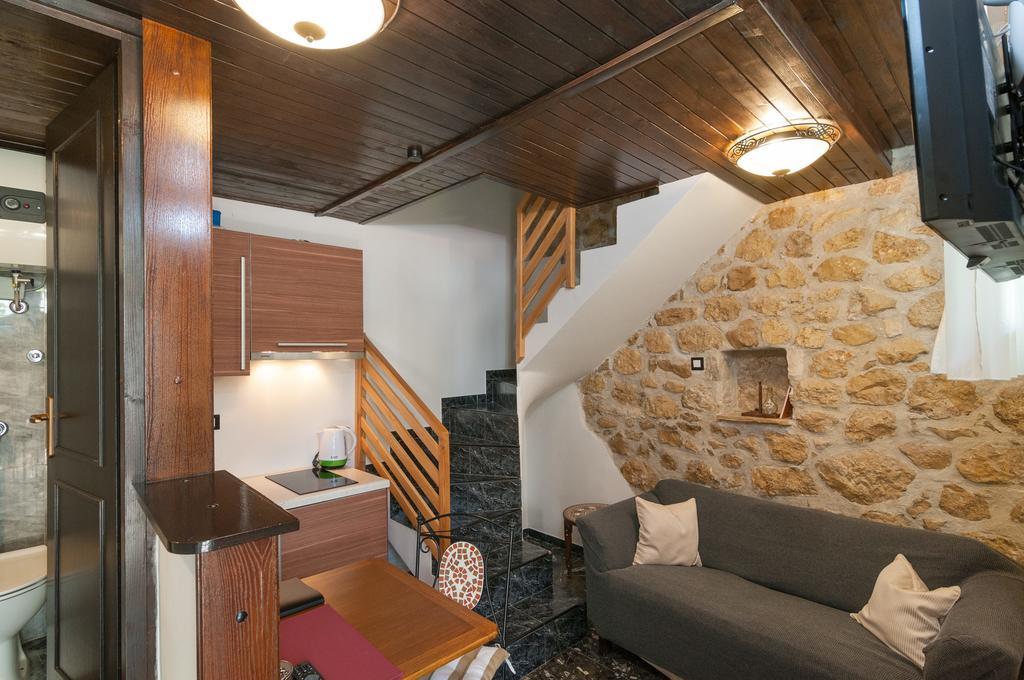 Apartments Larsen Omiš Esterno foto