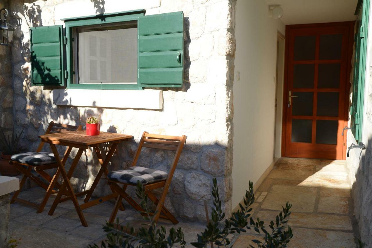 Apartments Larsen Omiš Esterno foto